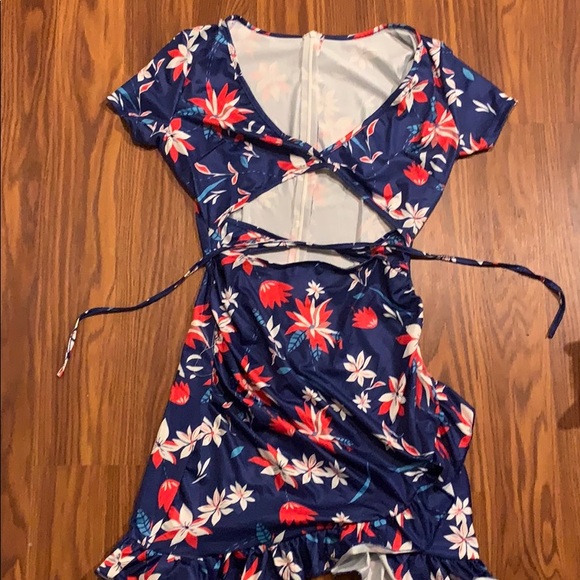 Dress - Picture 2 of 3